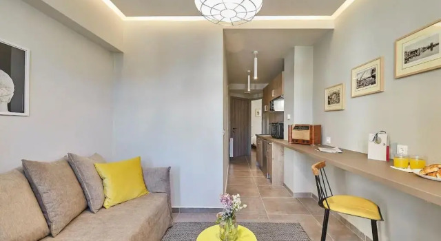 Live like a local in a Vintage 1bdr near Acropolis, Забронировать Отель Афины Острова Саронического залива - Аттика, рядом с Холм Филопаппос