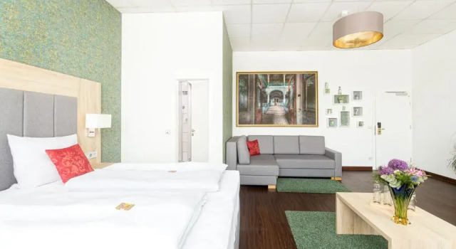 Трёхместный номер Standard Pallas Hotel