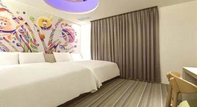 Standard Vierer Familie Zimmer Whoops Hotel