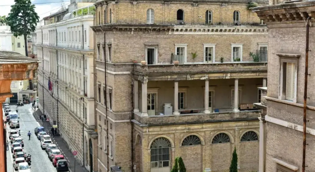 Prince's Suite - Fontana di Trevi 2, Забронировать Отель Треви Рим, рядом с Посольство США в Риме