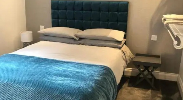 Unique One Bed Contemporary Bungalow Town Centre