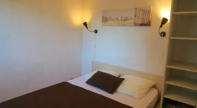 Appartement residence avec piscine a deux pas des plages, Rezerwuj Apartament Hotele w Camargue z parkingiem, Parking