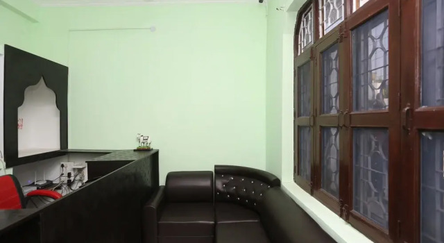 OYO 18669 Shree Palce