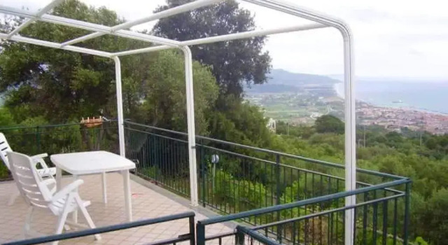 House With one Bedroom in Casal Velino, With Wonderful sea View and Enclosed Garden Near the Beach