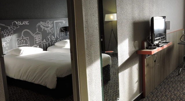 Четырёхместный номер Superior Ibis Styles Cognac