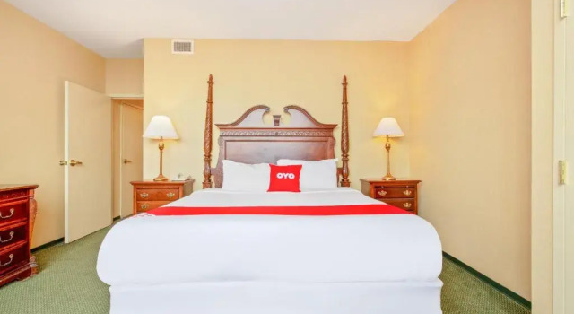 Люкс OYO Hotel St. Louis Downtown City Center MO