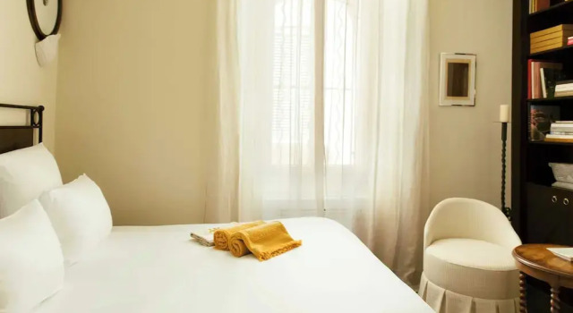 A/C Apt 2br/4p - 2min to La Ponche Beach/st-tropez, Забронировать Апартаменты/квартира Отели Сен-Тропе с парковкой, рядом с Cimitière Marin, Парковка