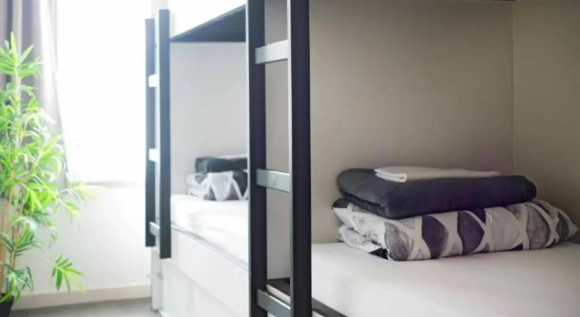Кровать в общем номере Bridge Backpackers