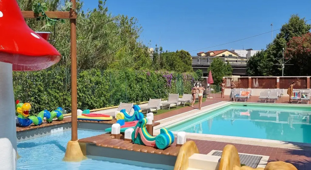 Camping dei Fiori, Buchen Sie Campingplatz Camping & Glamping in Palmenriviera, Campingplatz