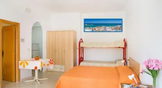Residence Torre Preziosa, Varaa Hotelli Hotellit Vieste uima-altaalla, Uima-allas