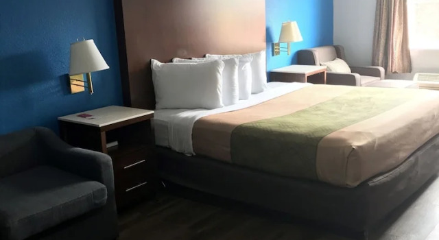 Двухместный номер Standard с балконом Econo Lodge Inn & Suites Virginia Beach - Norfolk