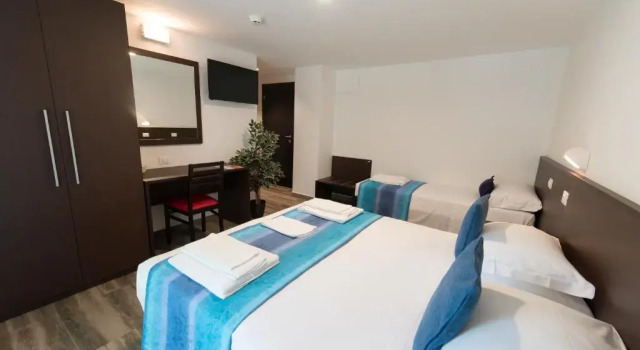 Трёхместный номер Standard с балконом Hotel Carmen