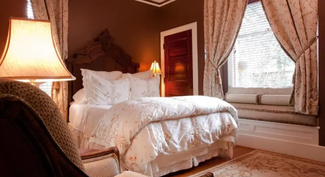 Номер Deluxe Black Walnut B&B Inn