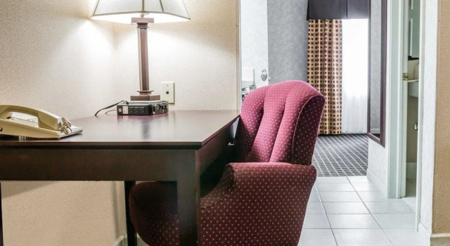 Четырёхместный номер Standard Econo Lodge & Suites Grand Rapids Airport