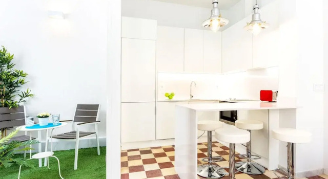 Private Terrace 5 min Walk to Cathedral 2Bd Apartment Galera II
