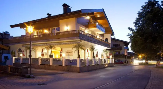 Cafe Ferienhaus Ilius, Забронировать Отель Отели Фибербрунн с парковкой, Парковка
