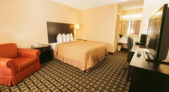 Standard huone Quality Inn Ada near University