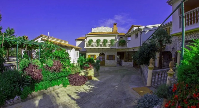 Olive Apartments