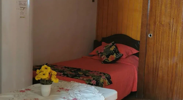 Четырёхместное бунгало с балконом Mataveri Inn