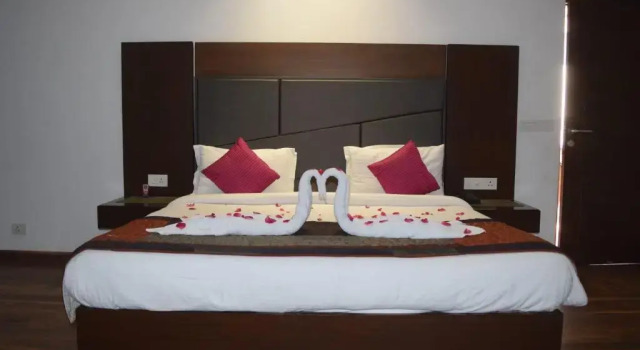 Uttrakhand Paradise Resort, Rezervovat Lázně / Resort Nainital Uttarakhand