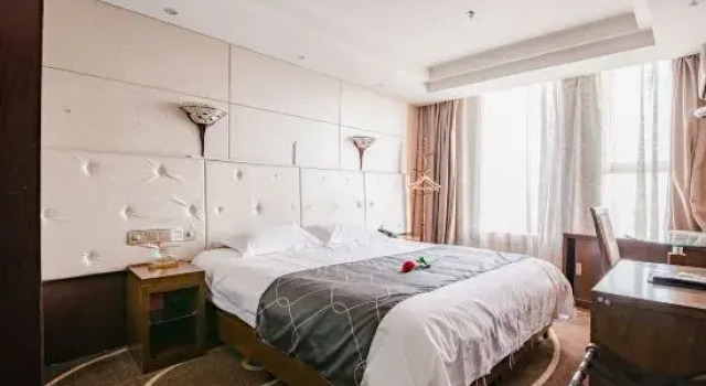 Suite doppia Five seasons  Hotel (Xinyang East high speed railway station store)