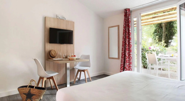 Modern air-conditioned studio in a quiet and natural domaine