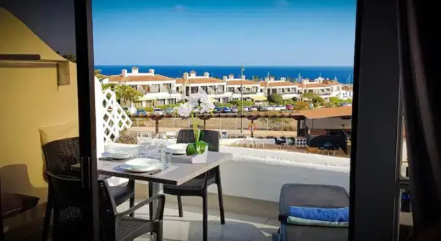 Lovely apartment with pool and sea views 770, Забронировать Апартаменты/квартира Отели Сан-Мигель-де-Абона с парковкой, рядом с Playa Amarilla, Парковка