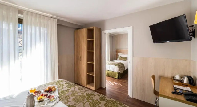 Четырёхместный номер Standard с балконом Hotel Princesa Parc