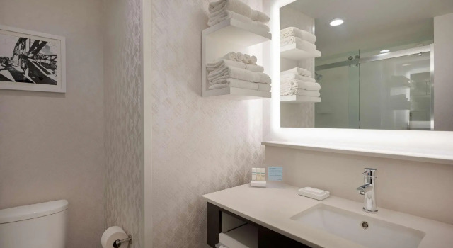 Четырёхместный номер Standard Hampton Inn by Hilton Boston/Cambridge