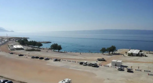 Апартаменты Split on the beach, 2 floors & wide terrace