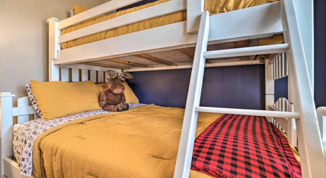 Апартаменты Cozy Family Condo in Mammoth Lakes w/ Balcony