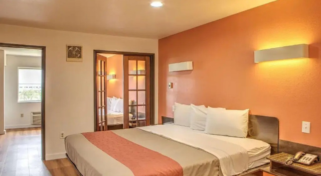 Двухместный люкс с гидромассажной ванной Motel 6-Dallas, TX - Northwest