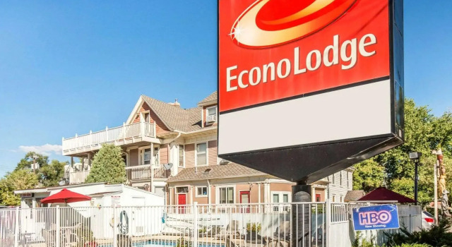 Кровать в общем номере Econo Lodge Colorado Springs Downtown