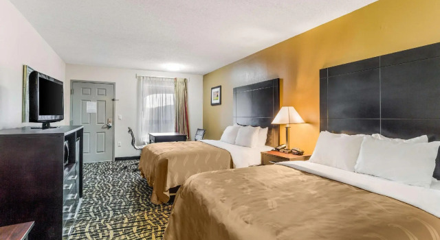 Четырёхместный номер Standard Quality Inn Russellville