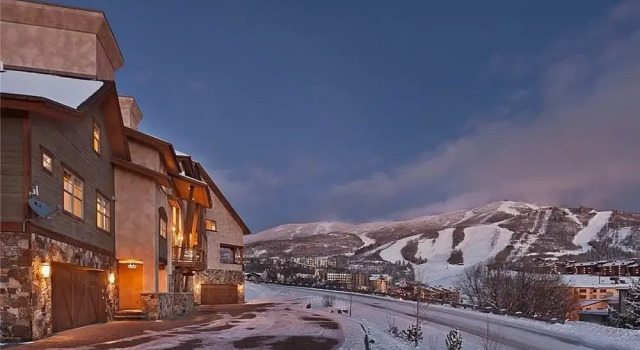 Шале Sunshine Peak Chalet 4 BedroomHoliday home By Moving Mountains