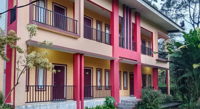 Kampung Resort Pertiwi RedPartner