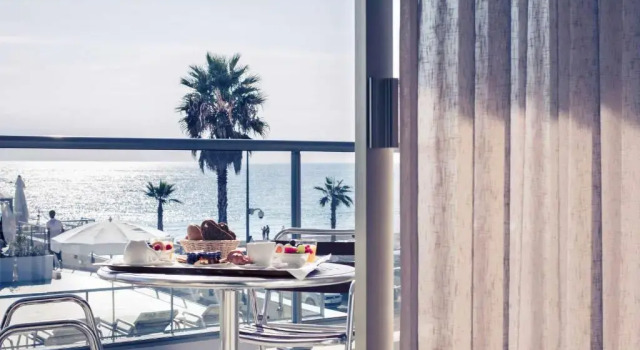 Номер Superior с видом на море Mercure Villeneuve Loubet Plage