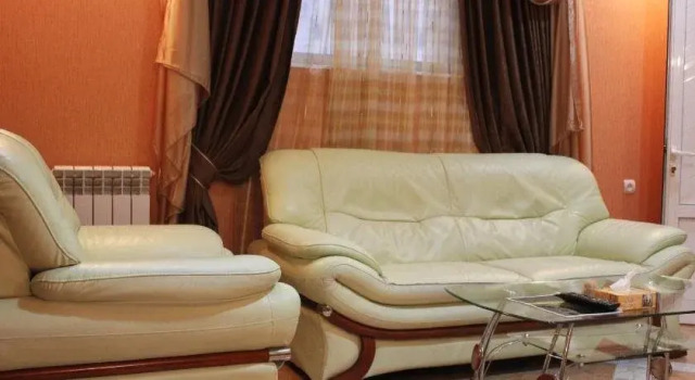VAN Hotel, Забронировать Отель Отели Еревана с парковкой, рядом с Станция метро Маршал Баграмян, Парковка