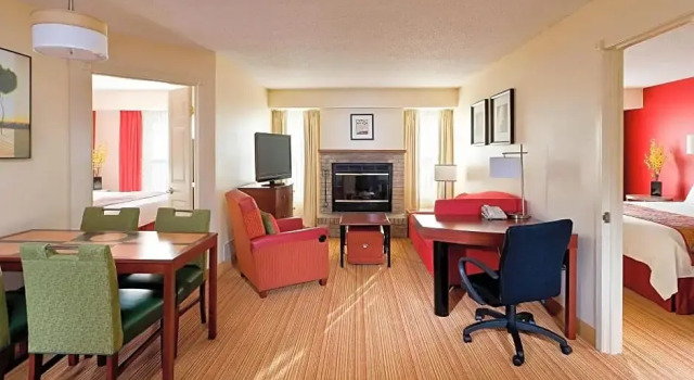 Четырёхместный люкс с 2 комнатами Residence Inn by Marriott Peoria