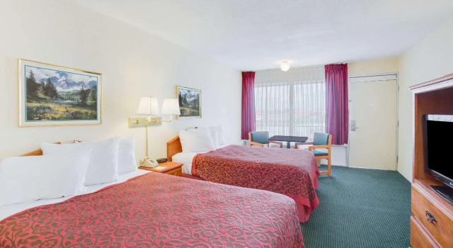 Четырёхместный номер Standard Days Inn by Wyndham Newport