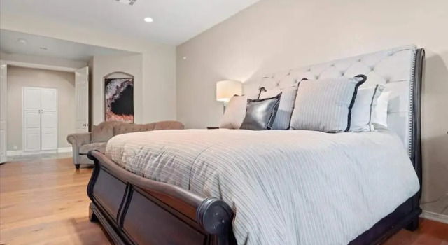 Студия Massive North Scottsdale 6 Bdrm w/ Oasis Backyard!