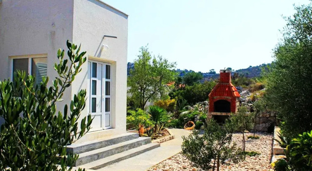 Apartments Marijana, Book Apartment Hotels in Zavalatica with Parking, Parking