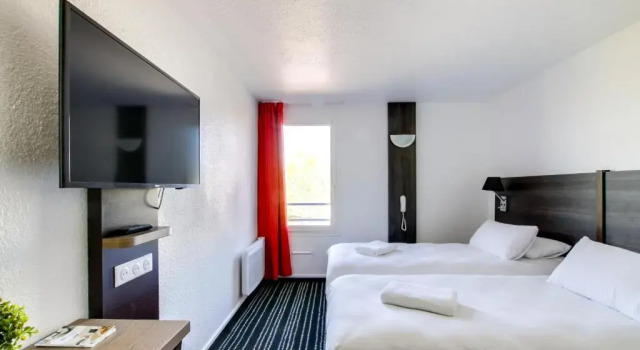 Номер Standard Brit Hotel Reims La Neuvillette