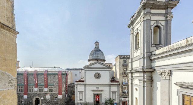 Номер Comfort с балконом Napoli Squares Suites