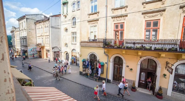 Apartment on Virmenska 3, with 2 separate bedrooms, Забронировать Апартаменты/квартира Отели Львова с парковкой, рядом с Дворец Дедушицких, Парковка
