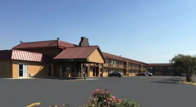 Red Coach Inn and Suites Grand Island NE, Buchen Sie Hotel Grand Island Nebraska