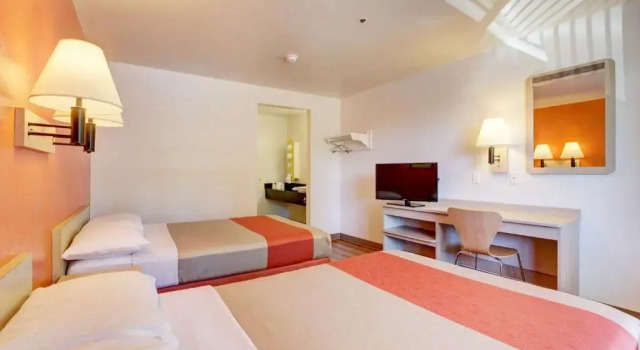 Четырёхместный номер Standard Motel 6-Westminster, CA - North