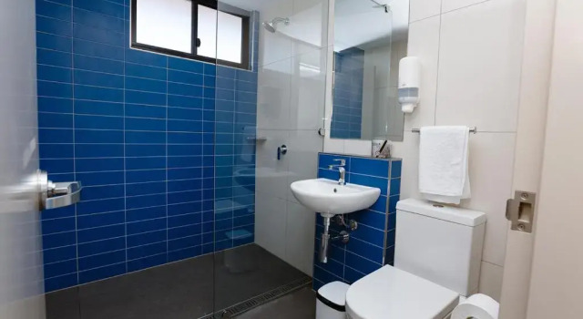 Кровать в общем номере Global Backpackers Youth Hostel