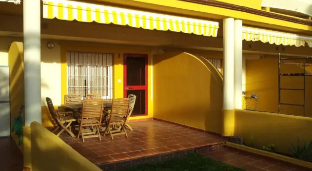 Апартаменты La Tortuga I, encantador apartamento con garaje en primera línea de playa