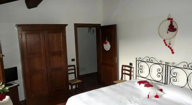 Cannabis Clinic & Restaurant, Book Hotel Gubbio Umbria